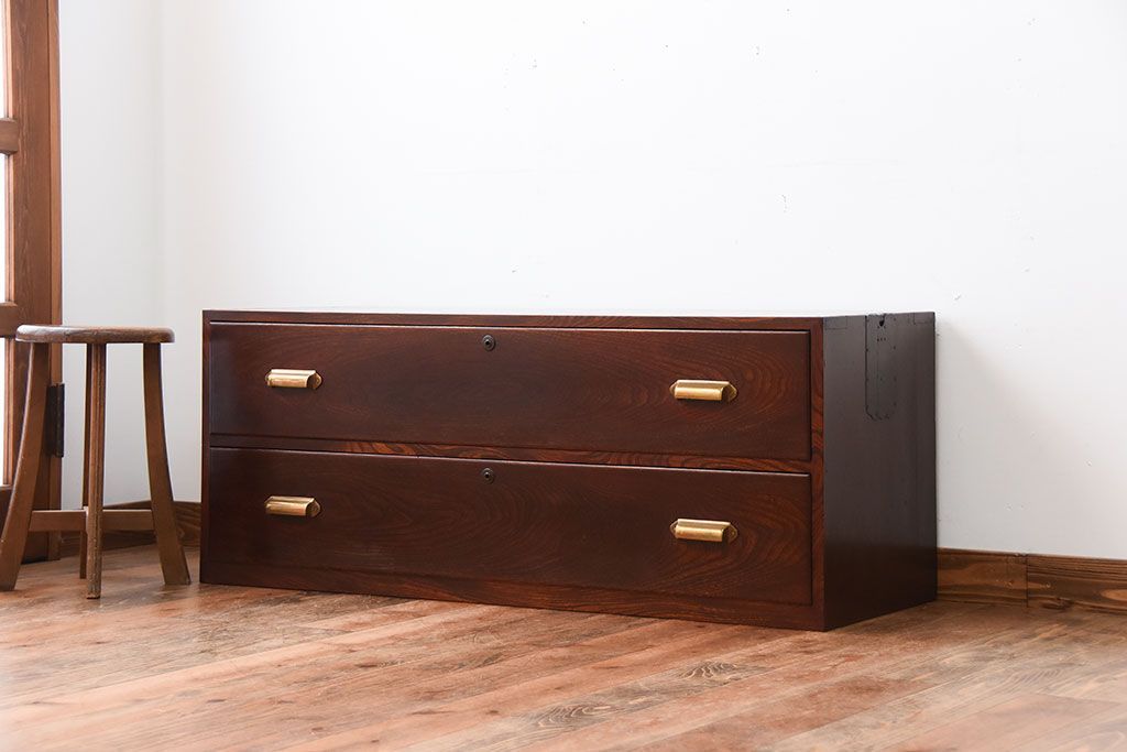 アンティーク家具　アンティーク　前面欅材のシンプルなローチェスト(2)