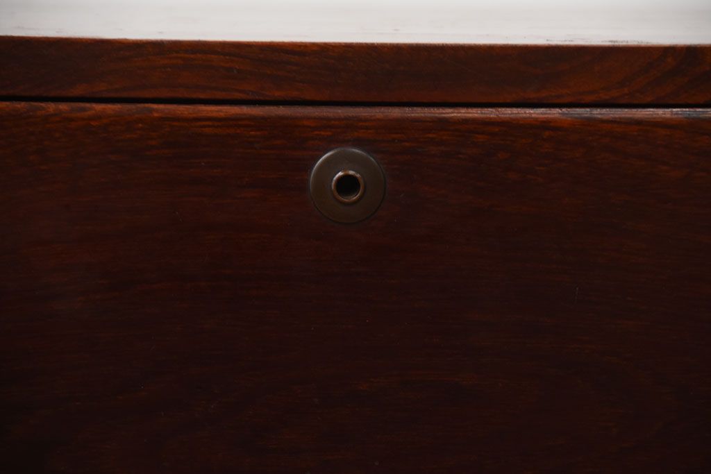 アンティーク家具　アンティーク　前面欅材のシンプルなローチェスト(2)