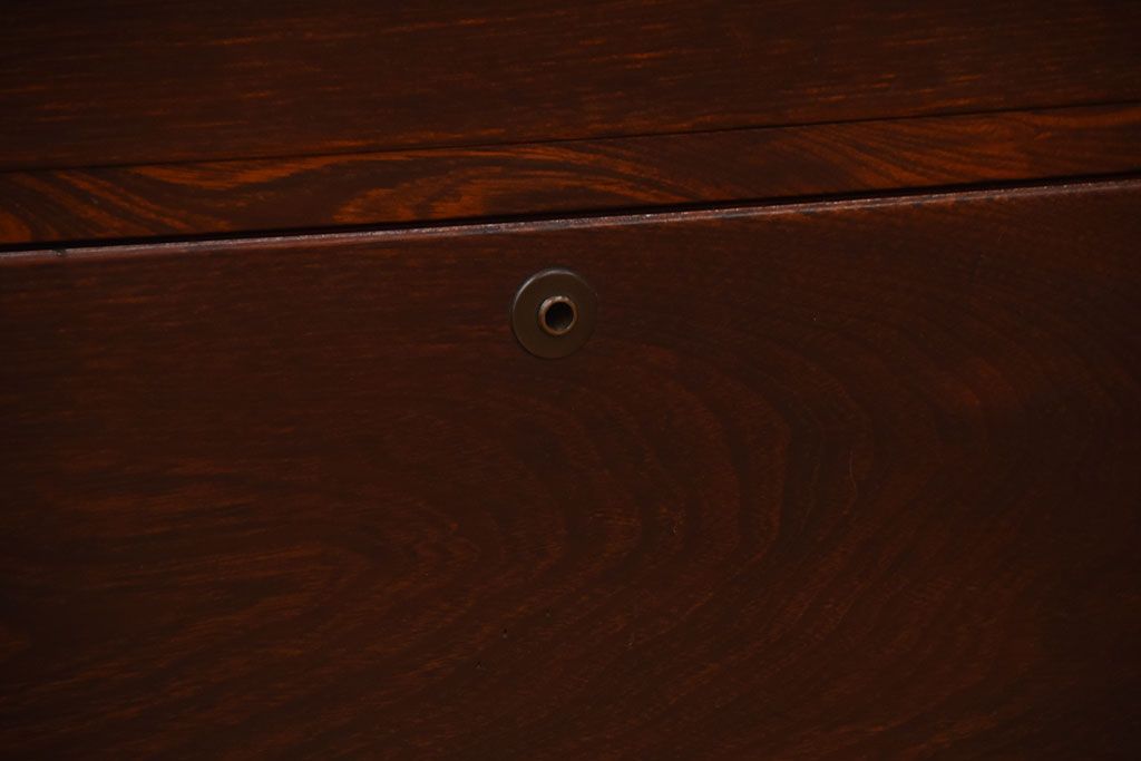 アンティーク家具　アンティーク　前面欅材のシンプルなローチェスト(2)