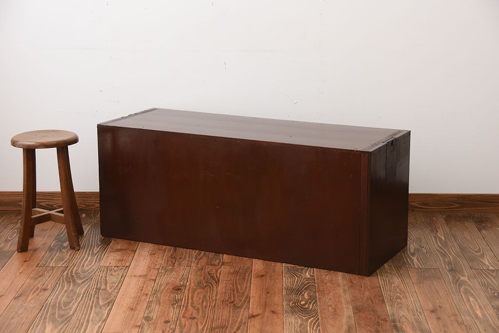 アンティーク家具　アンティーク　前面欅材のシンプルなローチェスト(2)