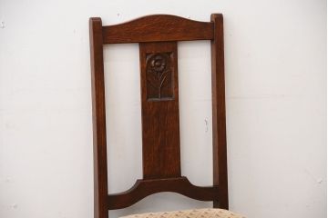 アンティーク家具　イギリスアンティーク　彫刻が美しいオーク材の大ぶりなダイニングチェア(1)