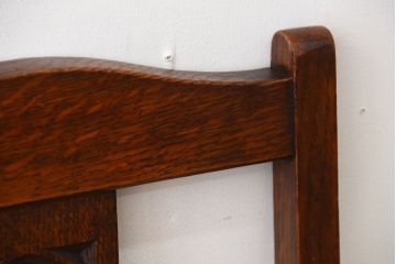 アンティーク家具　イギリスアンティーク　彫刻が美しいオーク材の大ぶりなダイニングチェア(1)