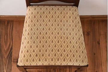 アンティーク家具　イギリスアンティーク　彫刻が美しいオーク材の大ぶりなダイニングチェア(1)