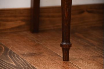 アンティーク家具　イギリスアンティーク　彫刻が美しいオーク材の大ぶりなダイニングチェア(1)