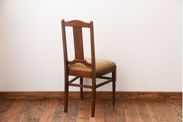 アンティーク家具　イギリスアンティーク　彫刻が美しいオーク材の大ぶりなダイニングチェア(1)