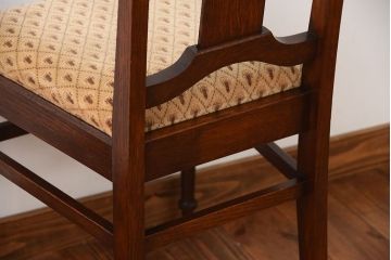 アンティーク家具　イギリスアンティーク　彫刻が美しいオーク材の大ぶりなダイニングチェア(1)