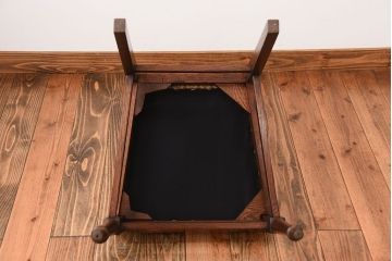 アンティーク家具　イギリスアンティーク　彫刻が美しいオーク材の大ぶりなダイニングチェア(1)