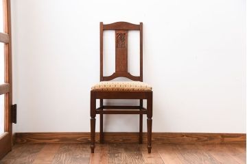 アンティーク家具　イギリスアンティーク　彫刻が美しいオーク材の大ぶりなダイニングチェア(2)