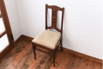 アンティーク家具　イギリスアンティーク　彫刻が美しいオーク材の大ぶりなダイニングチェア(2)