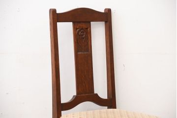 アンティーク家具　イギリスアンティーク　彫刻が美しいオーク材の大ぶりなダイニングチェア(2)