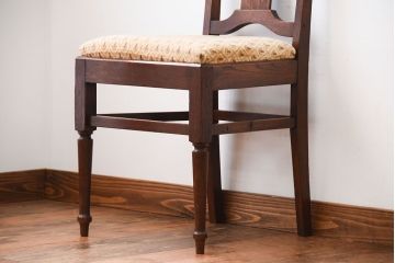 アンティーク家具　イギリスアンティーク　彫刻が美しいオーク材の大ぶりなダイニングチェア(2)