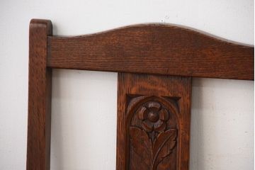 アンティーク家具　イギリスアンティーク　彫刻が美しいオーク材の大ぶりなダイニングチェア(2)