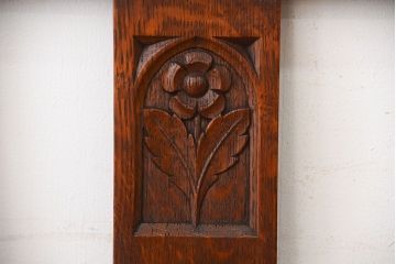 アンティーク家具　イギリスアンティーク　彫刻が美しいオーク材の大ぶりなダイニングチェア(2)