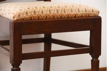 アンティーク家具　イギリスアンティーク　彫刻が美しいオーク材の大ぶりなダイニングチェア(2)