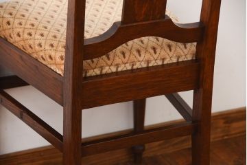 アンティーク家具　イギリスアンティーク　彫刻が美しいオーク材の大ぶりなダイニングチェア(2)