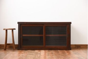 アンティーク家具　和製アンティーク　古い木製のモールガラス引き戸収納棚(1)