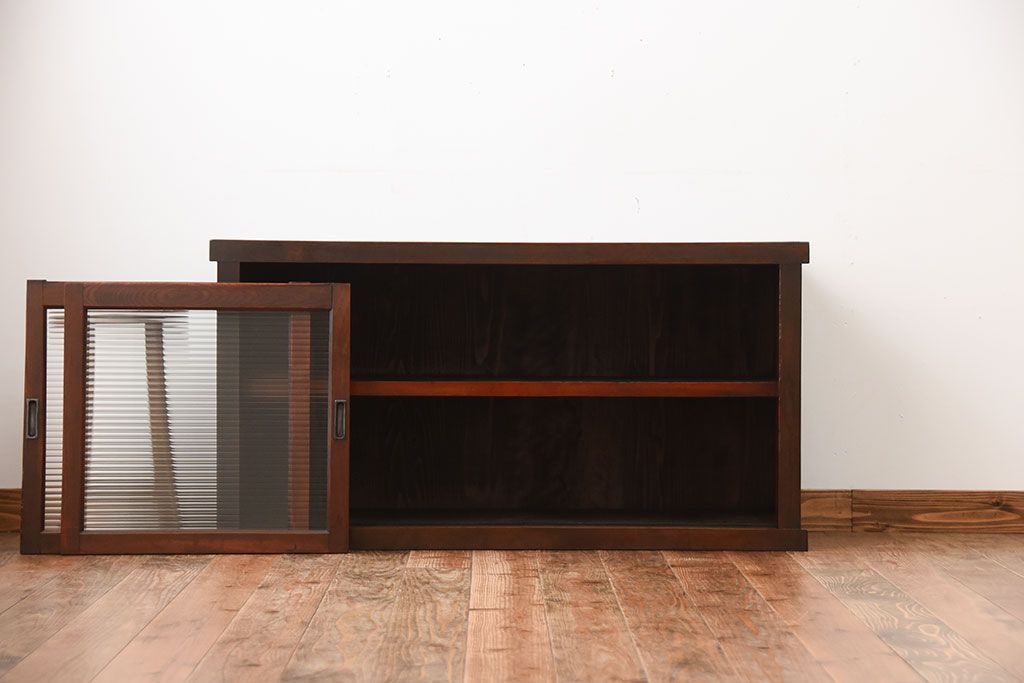 アンティーク家具　和製アンティーク　古い木製のモールガラス引き戸収納棚(1)