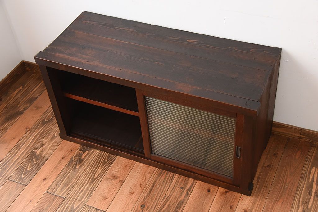 アンティーク家具　和製アンティーク　古い木製のモールガラス引き戸収納棚(1)