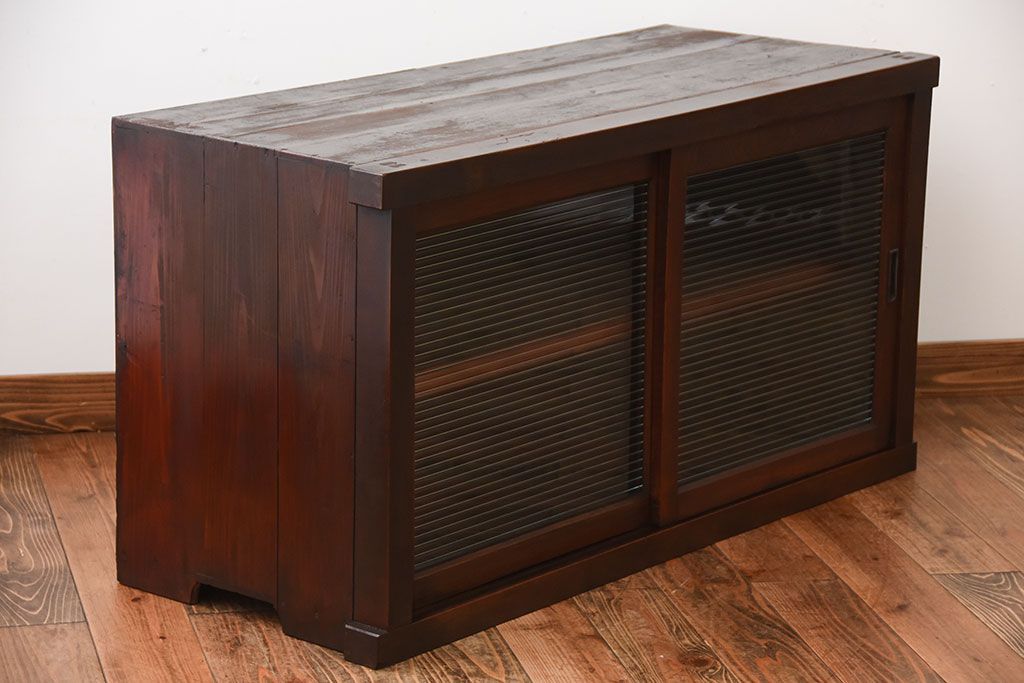 アンティーク家具　和製アンティーク　古い木製のモールガラス引き戸収納棚(1)