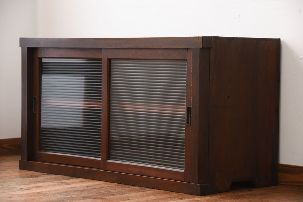 アンティーク家具　和製アンティーク　古い木製のモールガラス引き戸収納棚(1)