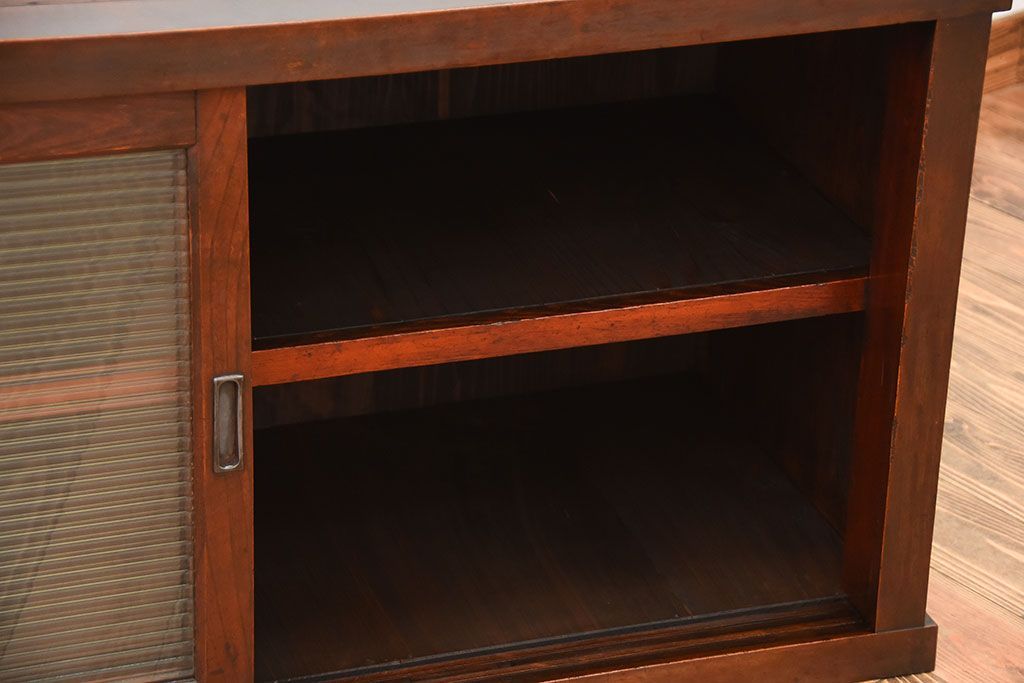 アンティーク家具　和製アンティーク　古い木製のモールガラス引き戸収納棚(1)