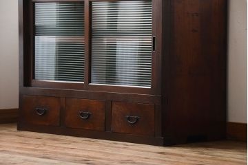 アンティーク家具　和製アンティーク　古い木製のモールガラス引き戸収納棚(2)