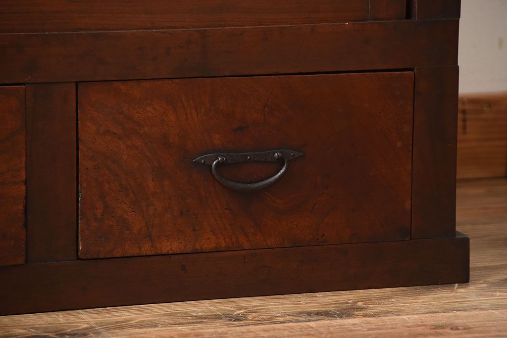 アンティーク家具　和製アンティーク　古い木製のモールガラス引き戸収納棚(2)