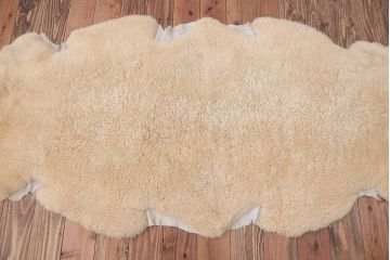 アンティーク雑貨　ビンテージ　高級感あふれるムートンのラグマット