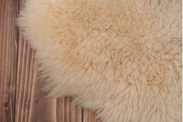 アンティーク雑貨　ビンテージ　高級感あふれるムートンのラグマット