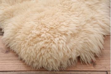 アンティーク雑貨　ビンテージ　高級感あふれるムートンのラグマット