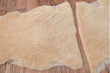 アンティーク雑貨　ビンテージ　高級感あふれるムートンのラグマット2枚セット