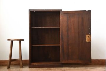 アンティーク家具　和製アンティーク　ダイヤル金具付き!古い木製の重厚な収納棚