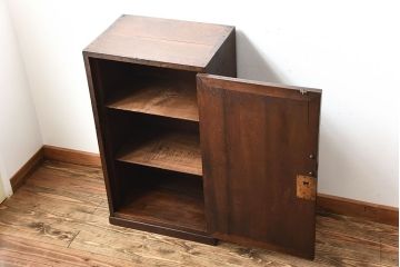 アンティーク家具　和製アンティーク　ダイヤル金具付き!古い木製の重厚な収納棚