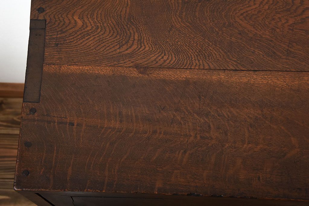 アンティーク家具　和製アンティーク　ダイヤル金具付き!古い木製の重厚な収納棚