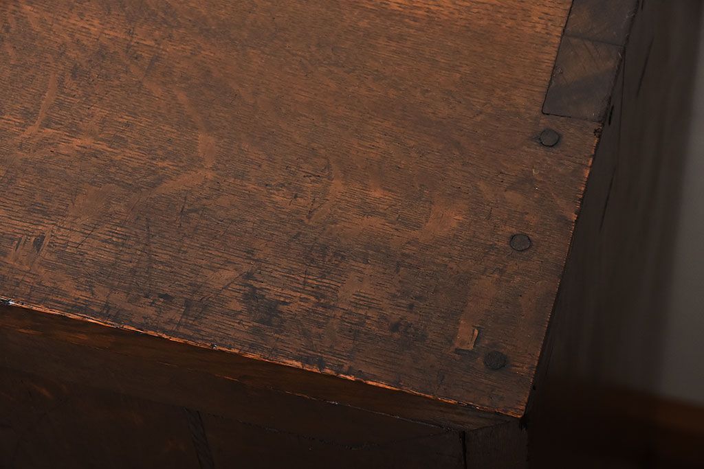 アンティーク家具　和製アンティーク　ダイヤル金具付き!古い木製の重厚な収納棚