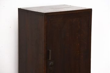 アンティーク家具　和製アンティーク　ダイヤル金具付き!古い木製の重厚な収納棚