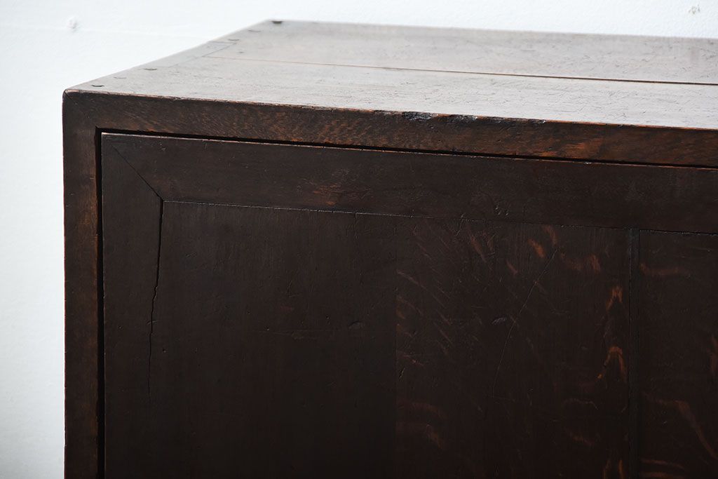 アンティーク家具　和製アンティーク　ダイヤル金具付き!古い木製の重厚な収納棚