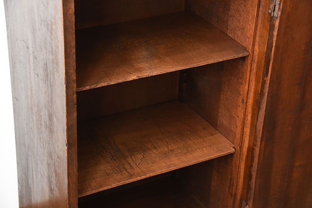 アンティーク家具　和製アンティーク　ダイヤル金具付き!古い木製の重厚な収納棚