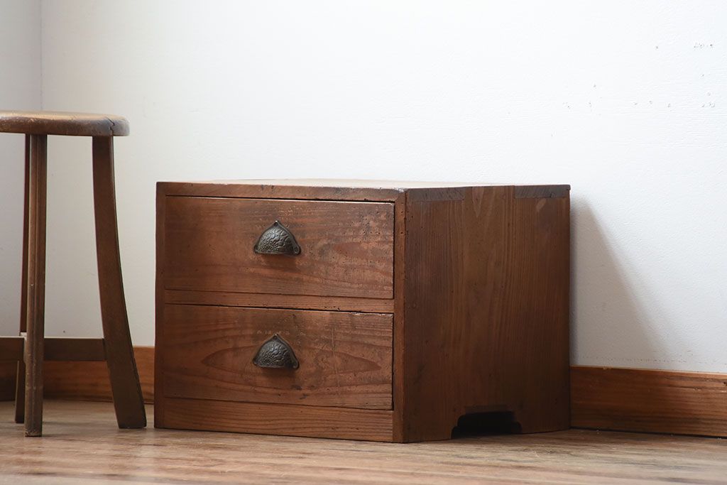 アンティーク家具　和製アンティーク　古い厚手の木製の丈夫な小引き出し