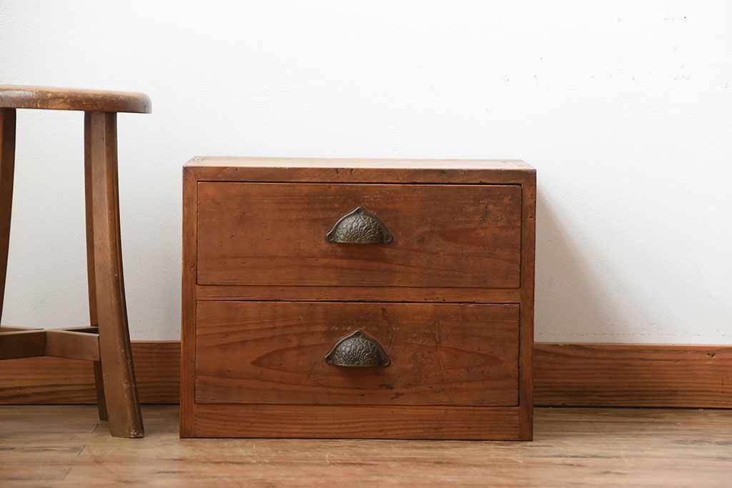 アンティーク家具　和製アンティーク　古い厚手の木製の丈夫な小引き出し