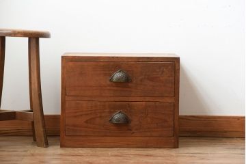 アンティーク家具　和製アンティーク　古い厚手の木製の丈夫な小引き出し