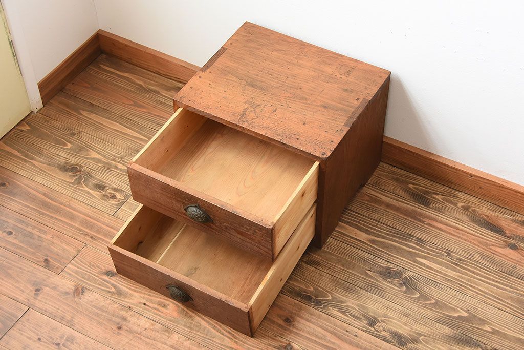 アンティーク家具　和製アンティーク　古い厚手の木製の丈夫な小引き出し