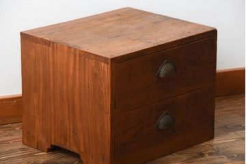 アンティーク家具　和製アンティーク　古い厚手の木製の丈夫な小引き出し