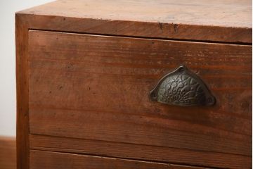 アンティーク家具　和製アンティーク　古い厚手の木製の丈夫な小引き出し