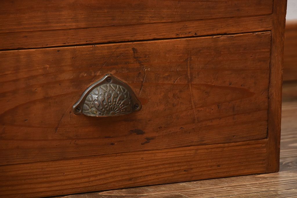 アンティーク家具　和製アンティーク　古い厚手の木製の丈夫な小引き出し