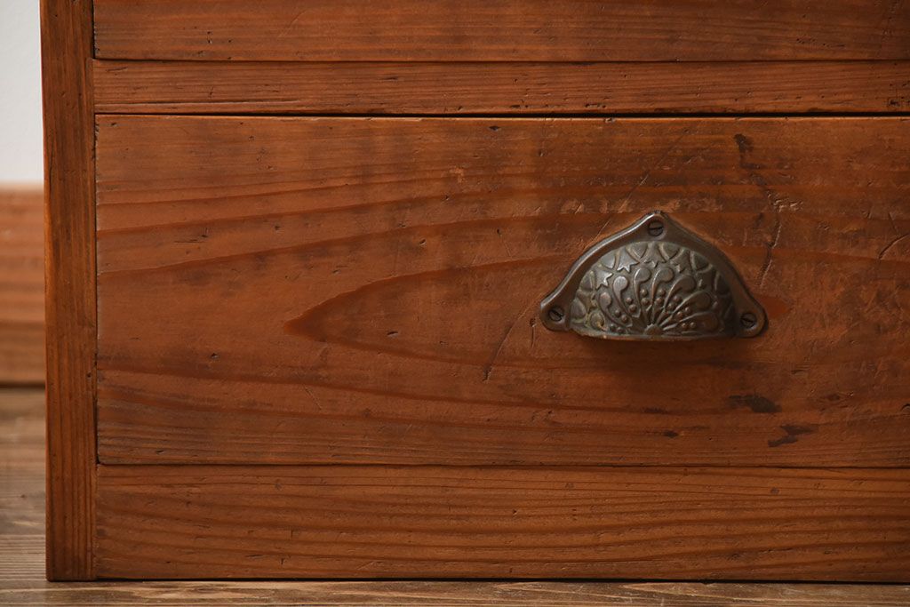 アンティーク家具　和製アンティーク　古い厚手の木製の丈夫な小引き出し