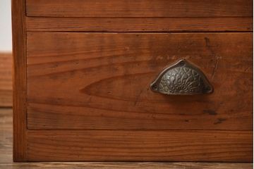 アンティーク家具　和製アンティーク　古い厚手の木製の丈夫な小引き出し