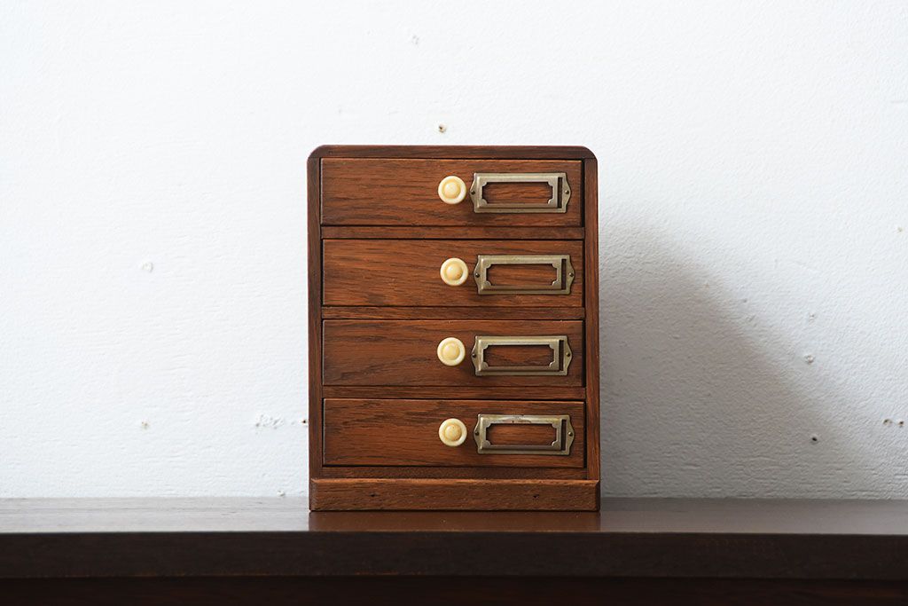 アンティーク家具　アンティーク　ネームプレート付き!古いナラ材のとても小さな小引き出し