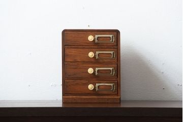 アンティーク家具　アンティーク　ネームプレート付き!古いナラ材のとても小さな小引き出し