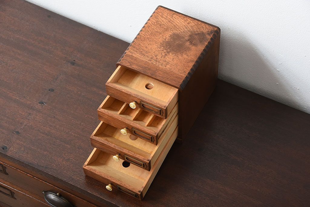 アンティーク家具　アンティーク　ネームプレート付き!古いナラ材のとても小さな小引き出し